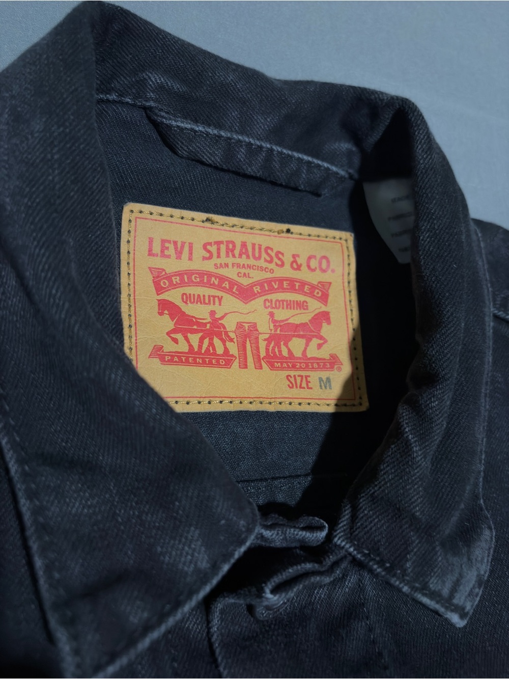 Levi’s Black Denim Trucker Jacket Size Medium - Excellent Condition - Picture 11 of 11